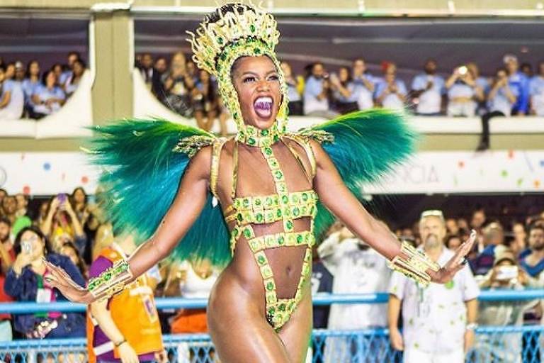 Iza estreia como rainha na Imperatriz Leopoldinense