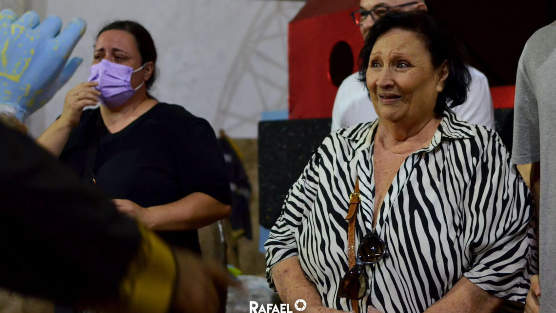 São Clemente recebe visita de Dona Déa na Cidade do Samba.