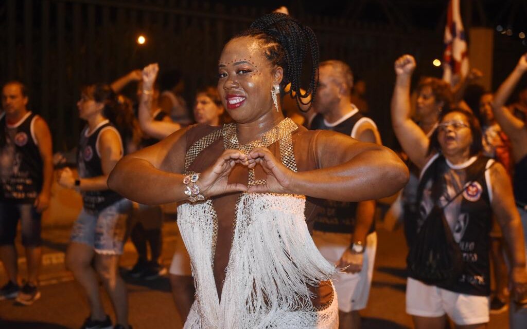 Rainha Joy Broussard fará jornada tripla de desfiles no Carnaval do Rio