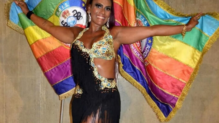 Rainha de Bateria Krys Correia comemora reta final para o Carnaval pós pandemia