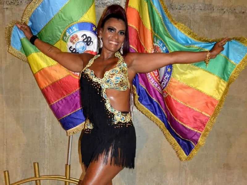 Rainha de Bateria Krys Correia comemora reta final para o Carnaval pós pandemia