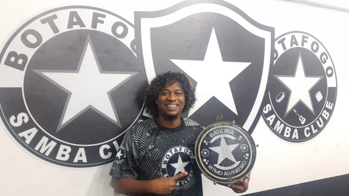 Mestre Laion assume o comando da bateria da Botafogo Samba Clube