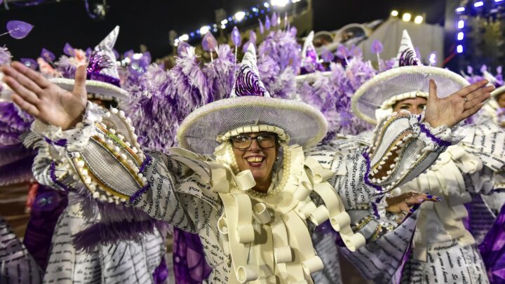 Inscrições para desfilar na Beija-Flor acontecem nesta segunda