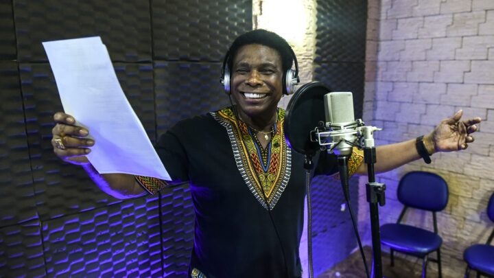 Com Neguinho, Beija-Flor grava sambas concorrentes e prepara divulgação para domingo