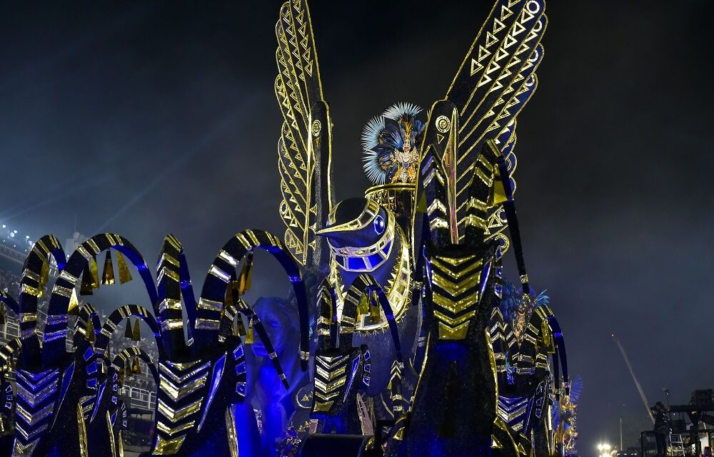 Dia da Beija-Flor: azul e branca ganha data comemorativa no estado do Rio