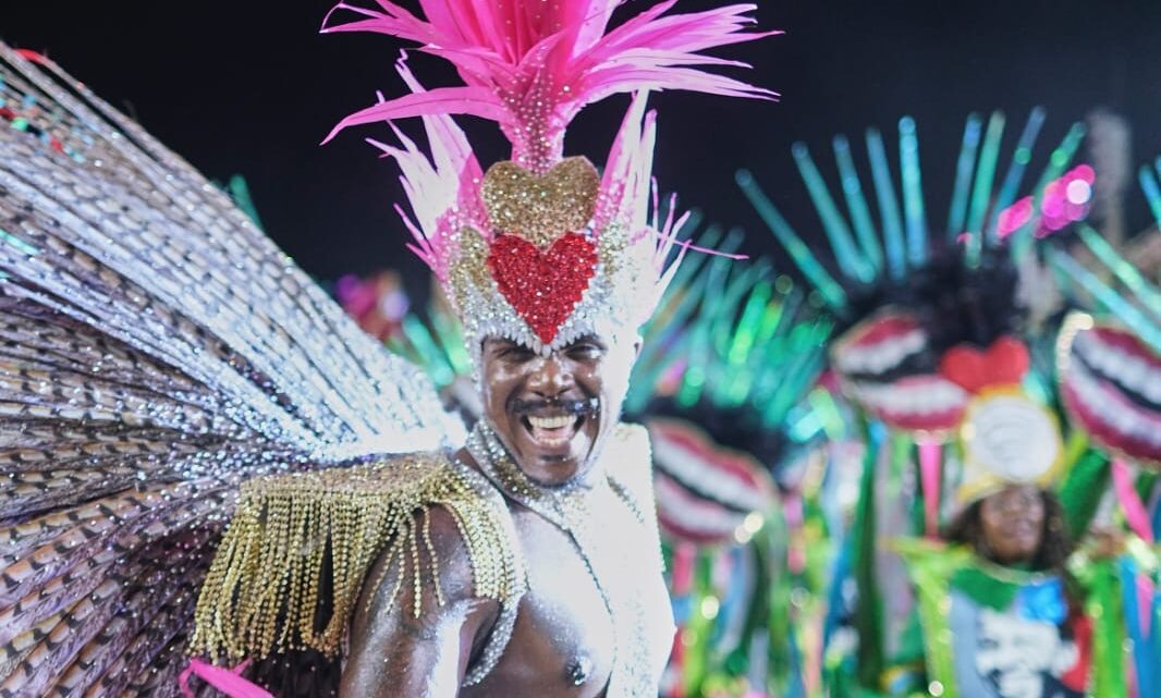 Wallace Guedes seguirá como Muso da Lins Imperial no carnaval de 2023