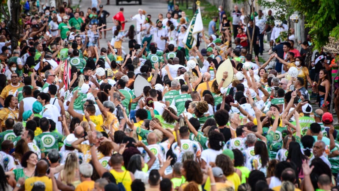 Imperatriz Leopoldinense realiza primeiro ensaio de rua no domingo