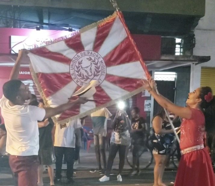 UNIDOS DE PADRE MIGUEL REALIZA ÚLTIMO ENSAIO DO ANO NA VILA VINTÉM