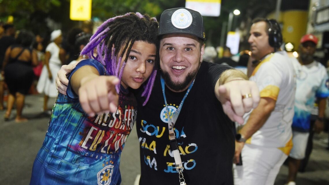 Vila Isabel levanta o público no primeiro ensaio de rua do ano