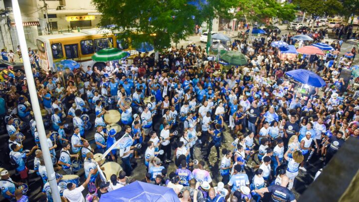 Vila Isabel retoma ensaios de rua nesta quarta-feira