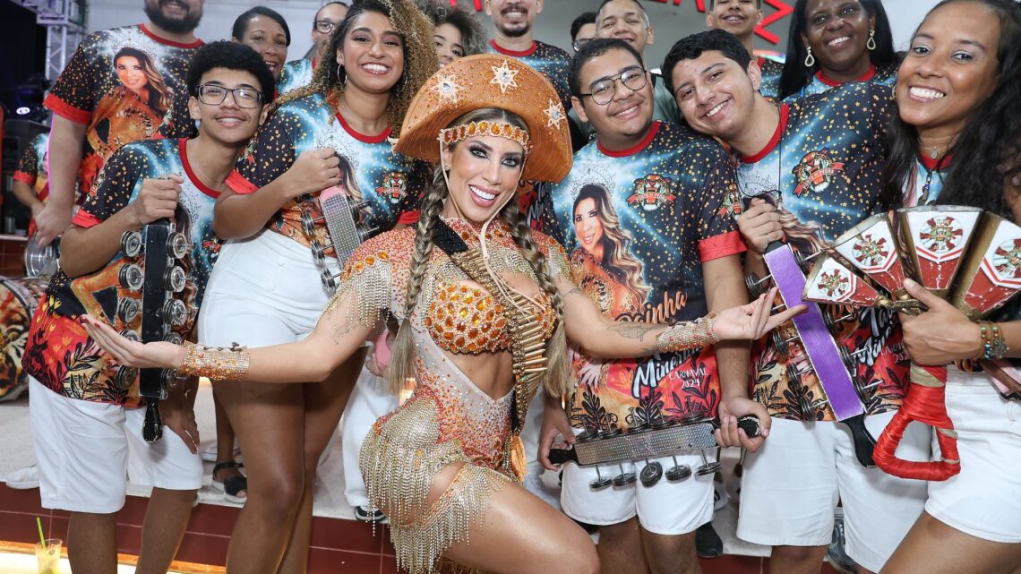 Vestida de “Maria Bonita”, Tati Minerato cai no samba na feijoada da Porto da Pedra