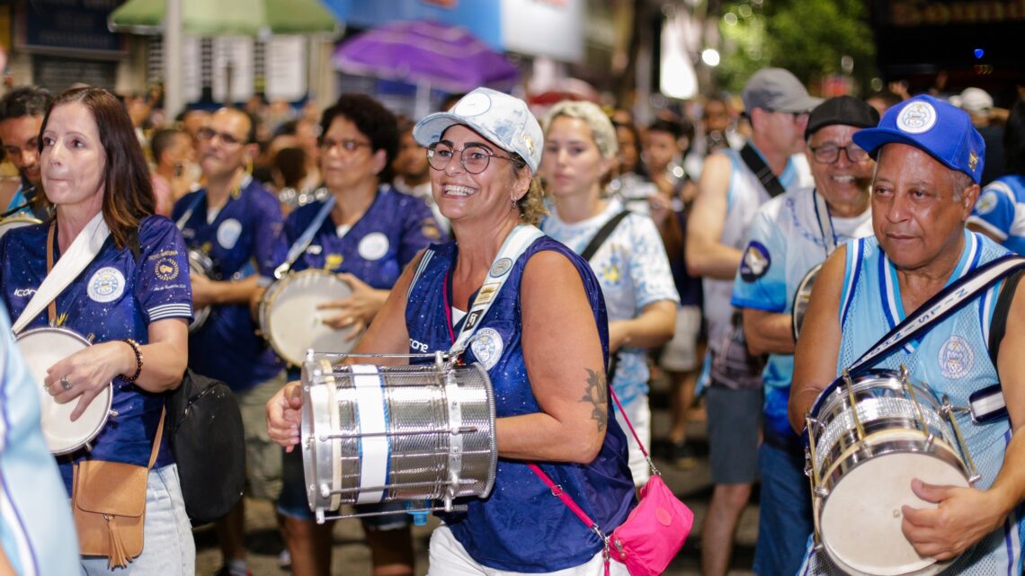 Unidos de Vila Isabel realiza primeiro ensaio de rua nesta quarta-feira