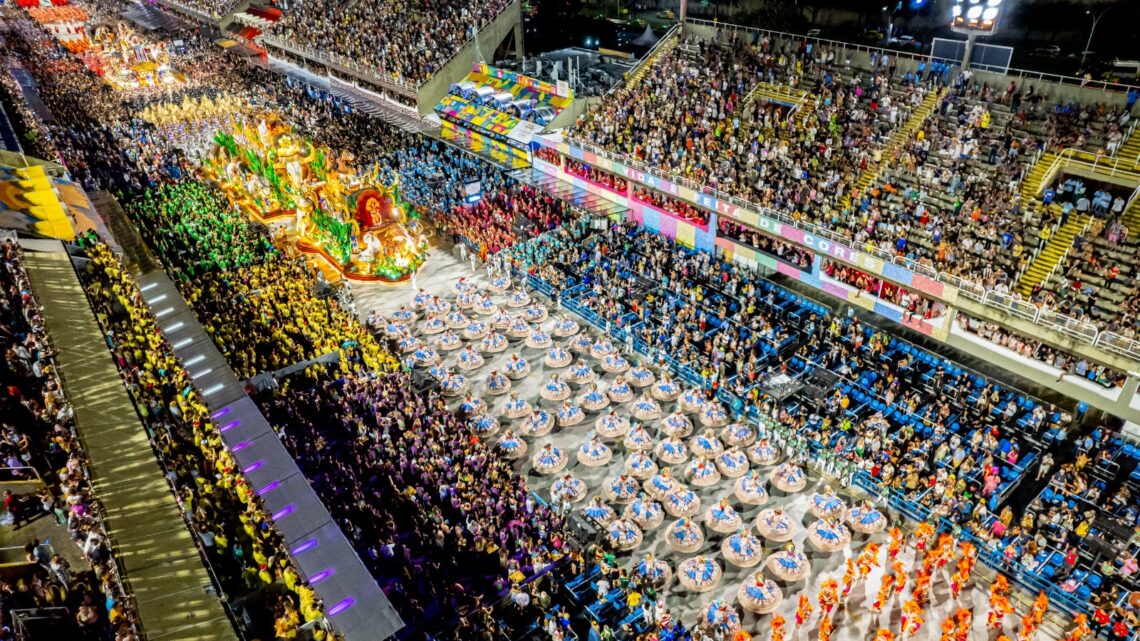 Venda de ingressos de arquibancada para o Rio Carnaval 2024 começa em 23 de novembro