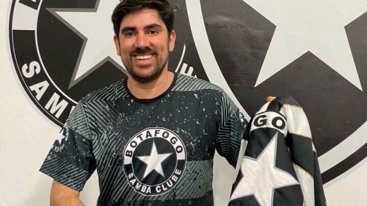 Marcelo Adnet é aclamado vice-presidente cultural da Botafogo Samba Clube