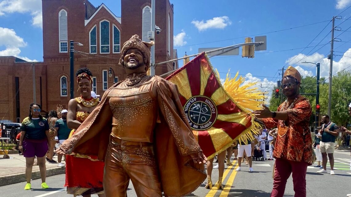 Carlinhos Salgueiro é coroado Rei do Carnaval de Atlanta nos Estados Unidos