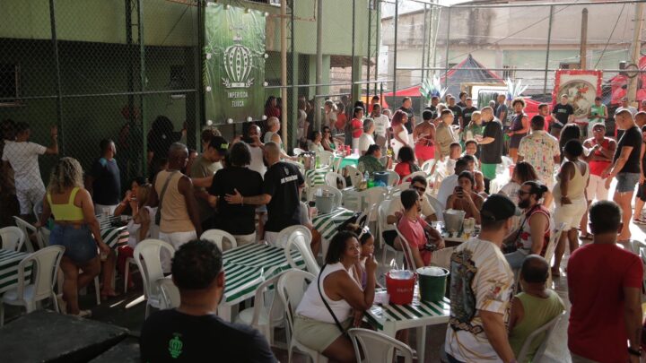 Império da Tijuca celebra coroação da Rainha de Bateria com feijoada festiva e show do grupo Pique Novo