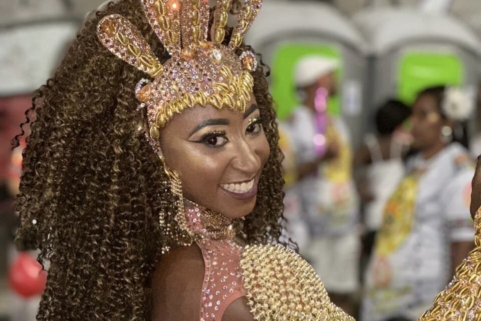 União do Parque Acari Anuncia Taís Luiza Como Musa para o Carnaval 2025