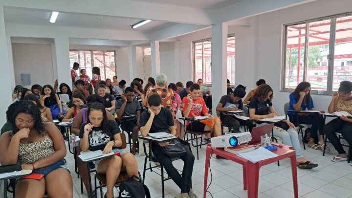 Acadêmicos do Salgueiro e Unisignorelli realizam Vestibular Social com bolsas de até 100%