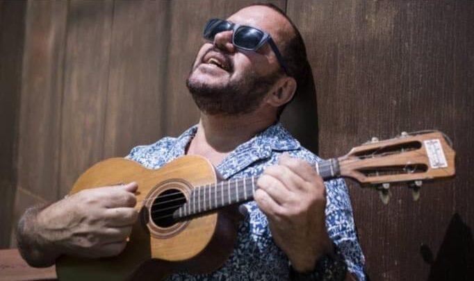 Acadêmicos da Ponta da Areia promove festa de lançamento do samba e fantasias para o Carnaval 2025 com show de Toninho Geraes