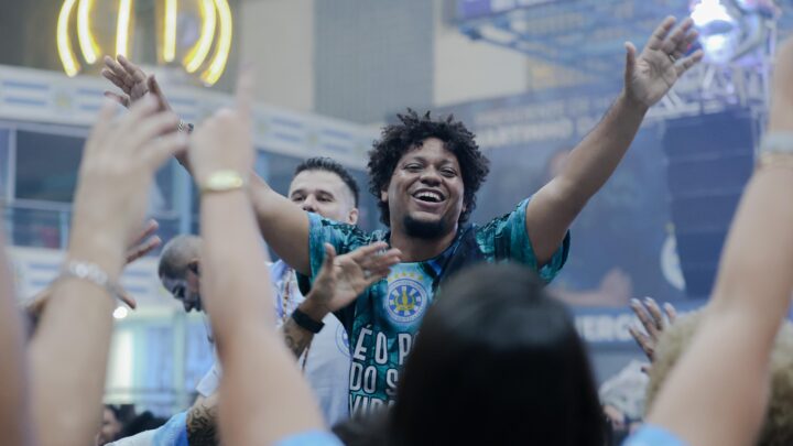 Neto de Martinho da Vila é terceira geração da família a vencer disputa de samba na Vila Isabel