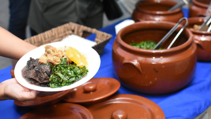 Portela apresenta samba-enredo de 2025 em sua tradicional feijoada