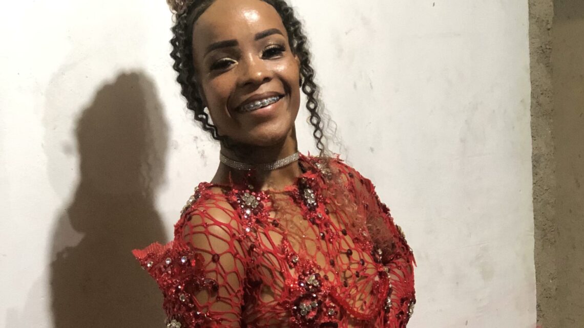 Passista Helen Santos representará o Leão de Nova Iguaçu no concurso da corte do carnaval 2025