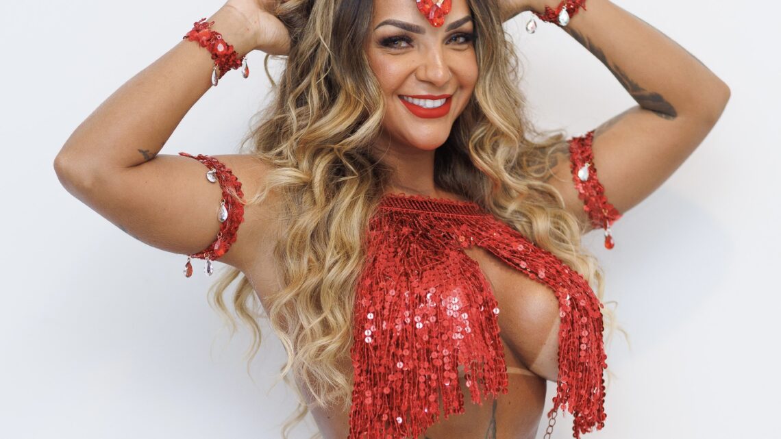 Alegria de Copacabana apresenta sua candidata, Débora Brasil, ao concurso da Corte Real do Carnaval 2025