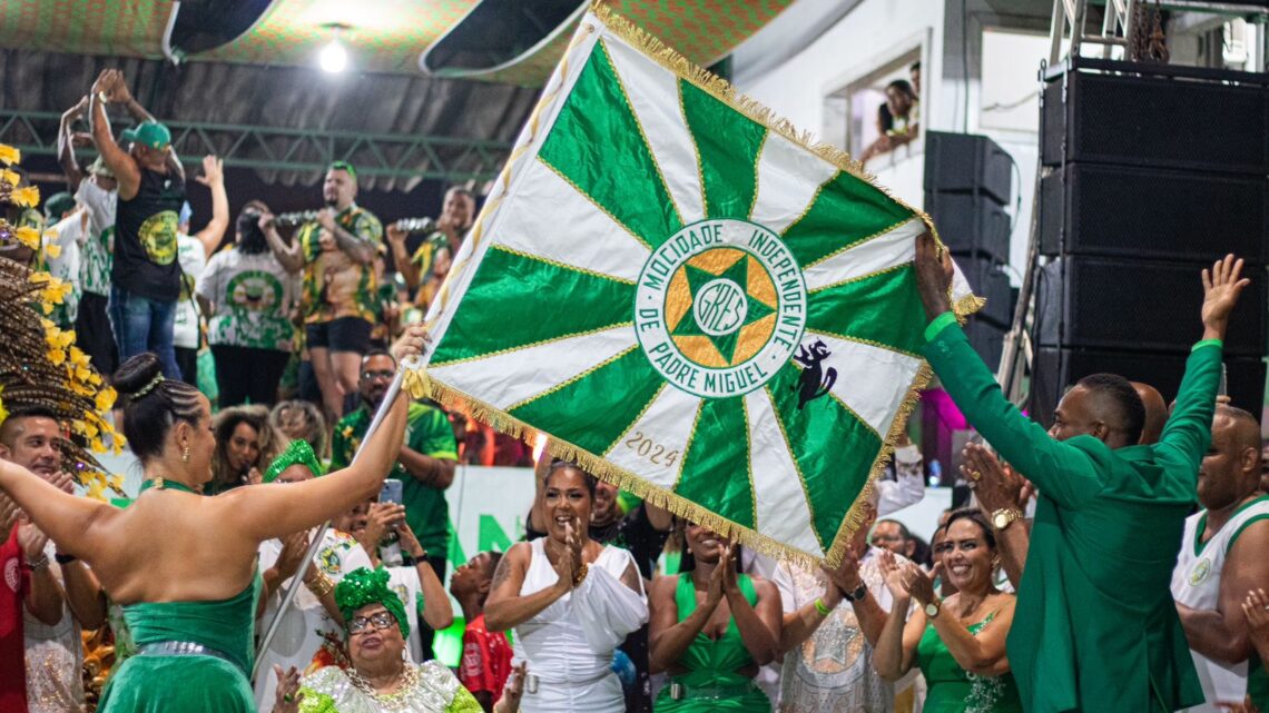 Mocidade Independente de Padre Miguel comemora aniversário com feijoada na quadra da Vila Vintém