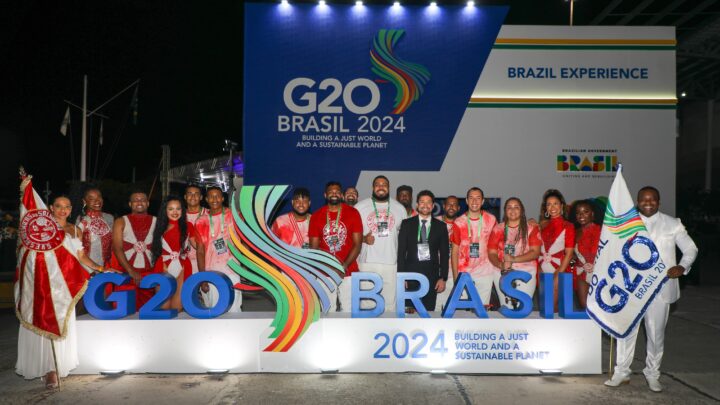 Acadêmicos do Salgueiro encanta delegações do G20 com apresentação no Museu de Arte Moderna