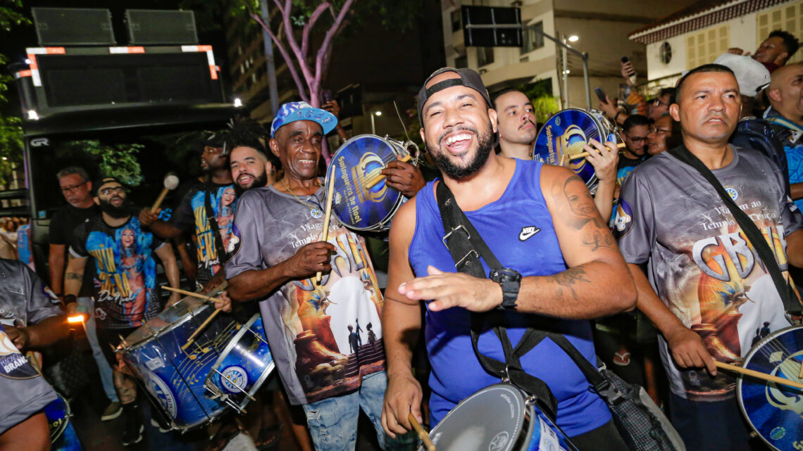 Unidos de Vila Isabel inicia ensaios de rua nesta quarta-feira